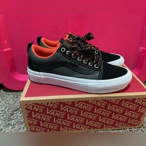NWOT Vans Skate x Spitfire Old Skool Black & Flame shoes size 8.5